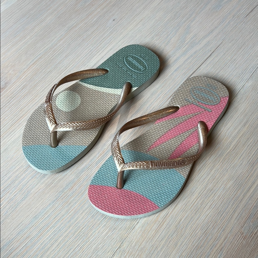 Havaianas Multicolor Flip Flops with Gold Straps youth size 33/34
